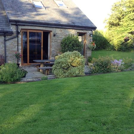 Bed and Breakfast Beudy Bach Cross Hands Exterior foto