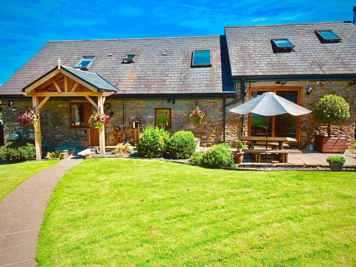 Bed and Breakfast Beudy Bach Cross Hands Exterior foto
